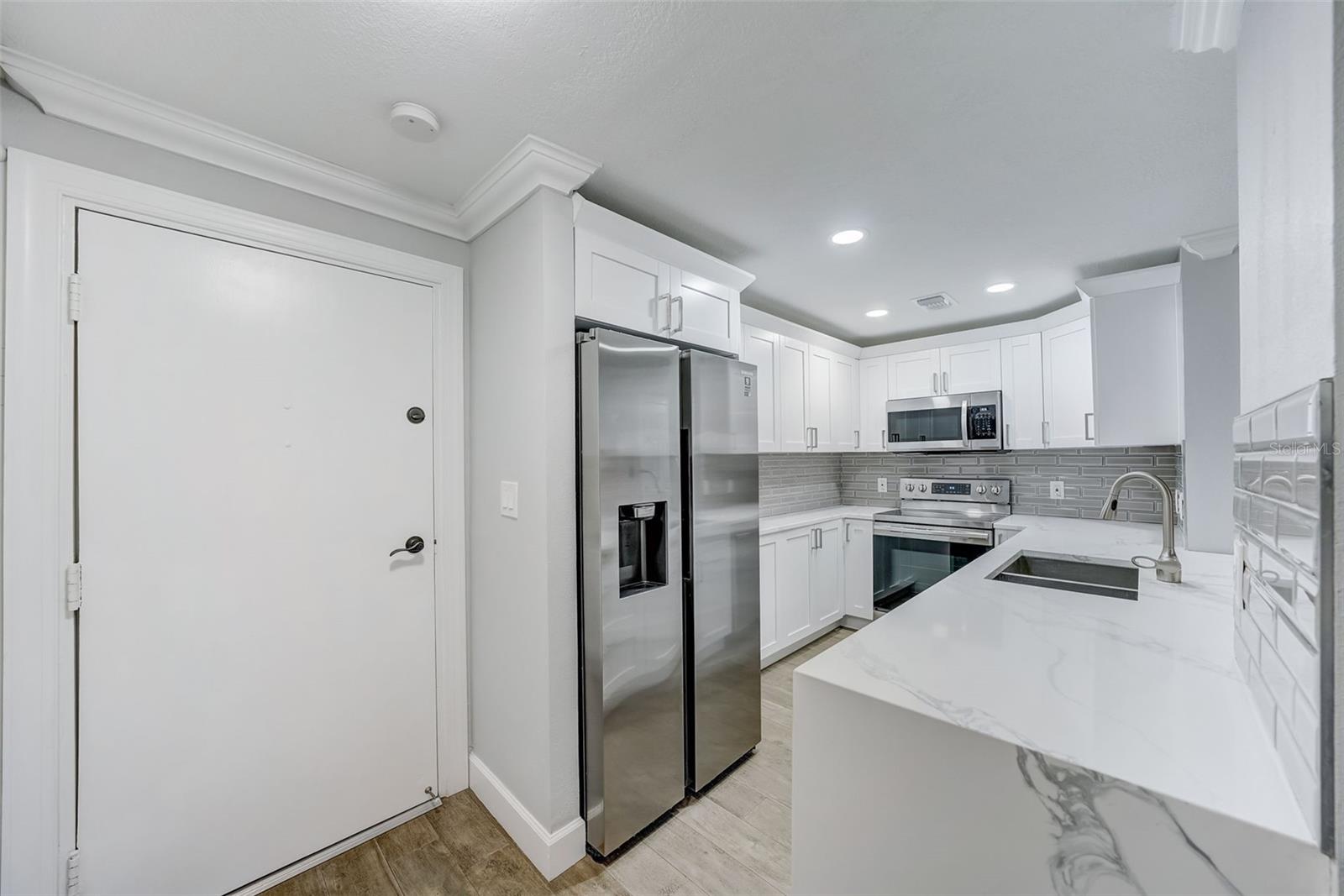 Image 5 of 77 For 4141 Bayshore Boulevard 306