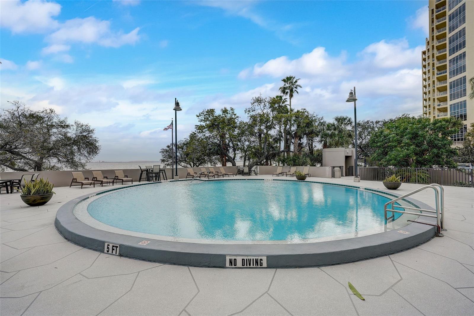 Image 56 of 77 For 4141 Bayshore Boulevard 306