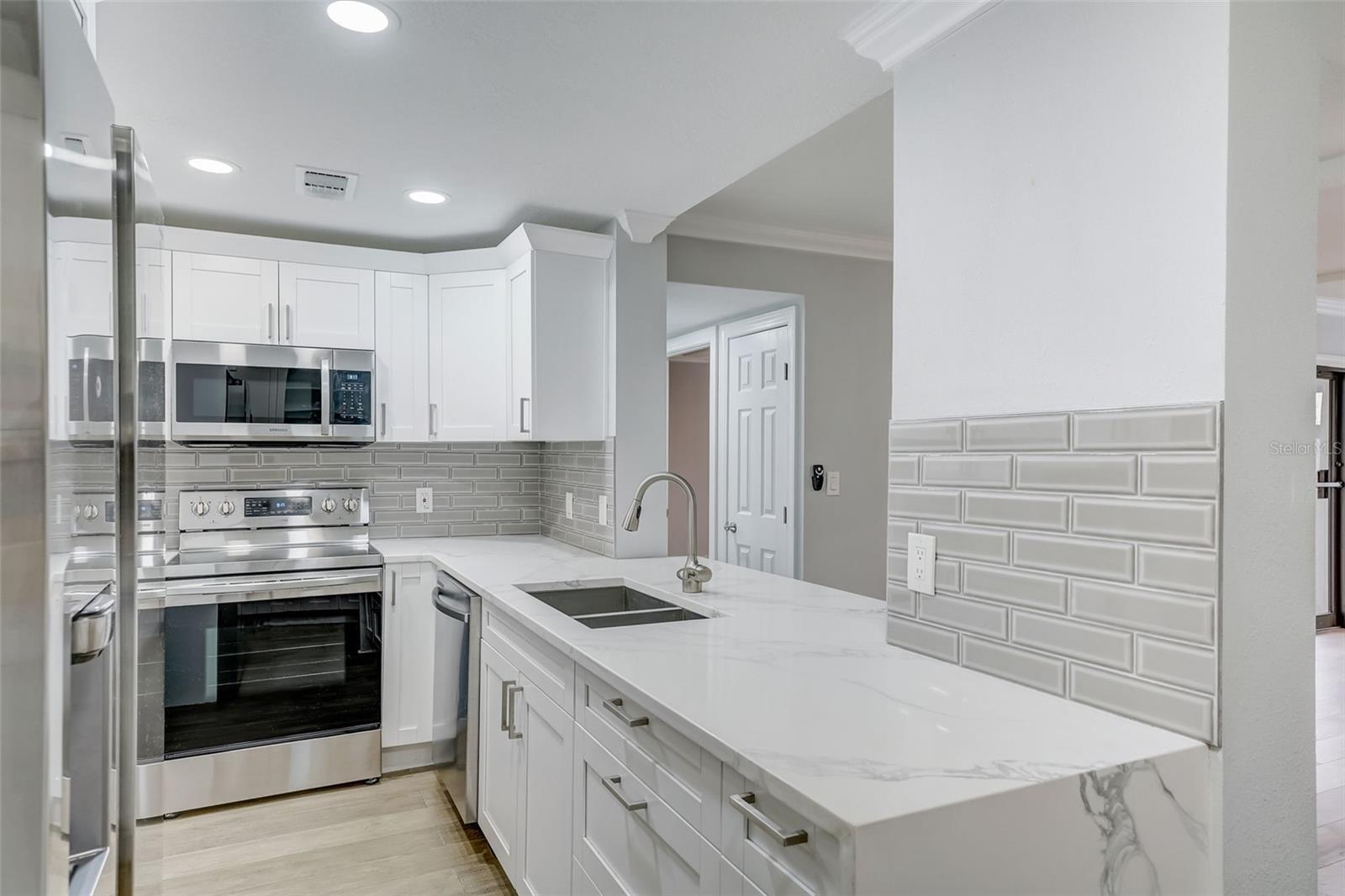 Image 9 of 77 For 4141 Bayshore Boulevard 306