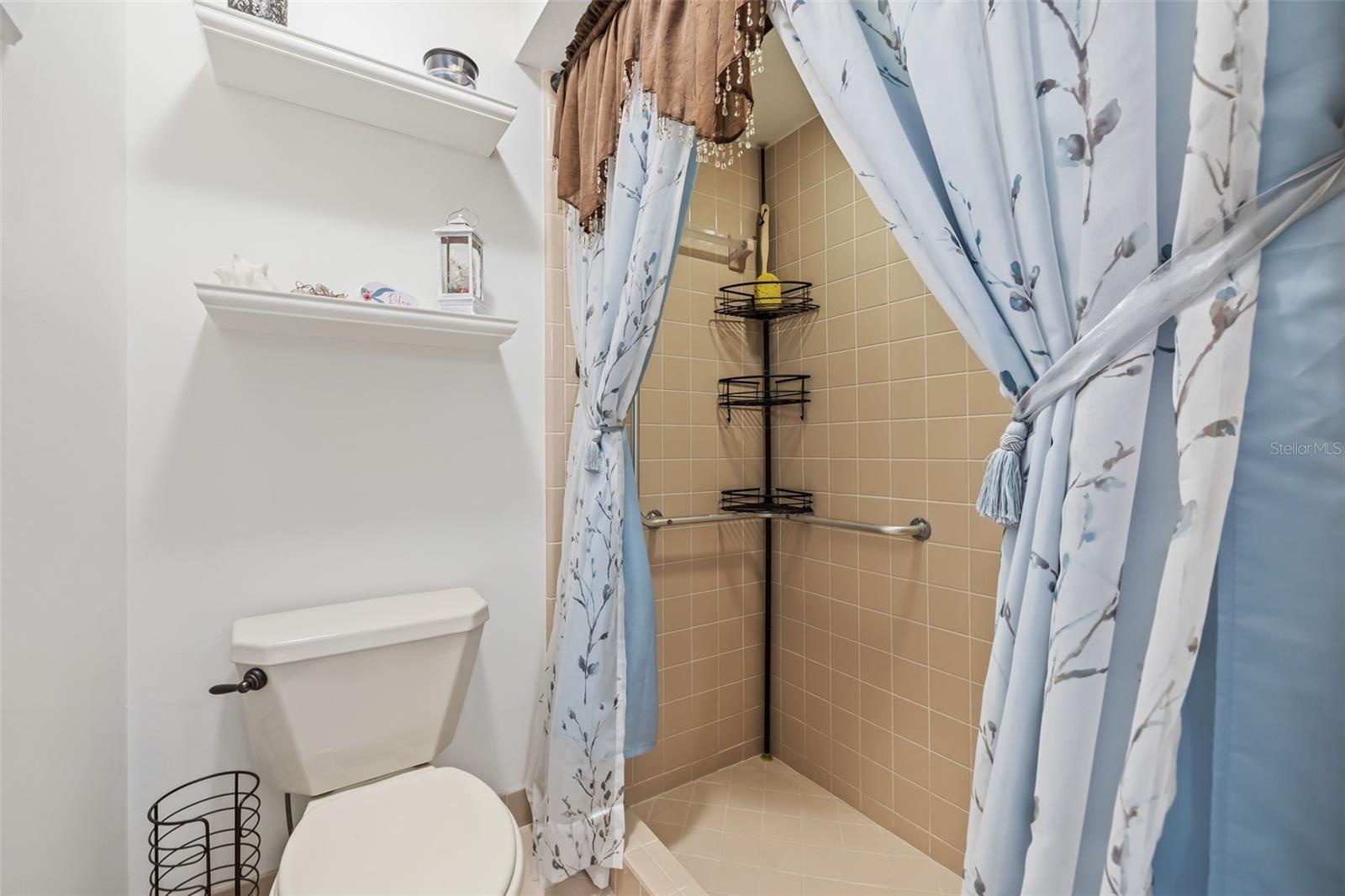 Image 25 of 41 For 4208 Castlewood Drive 4208