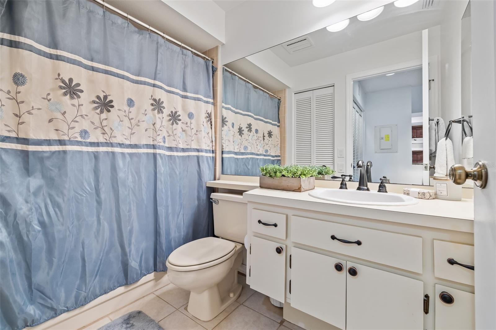 Image 30 of 41 For 4208 Castlewood Drive 4208