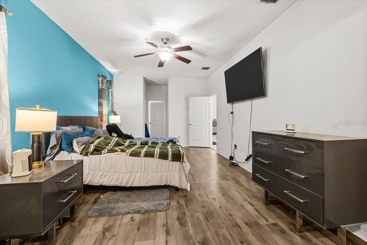 Image 21 of 42 For 11841 Thicket Wood Drive