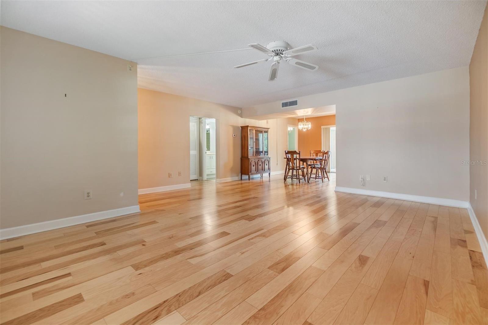 Image 13 of 33 For 4801 Airport Road 214