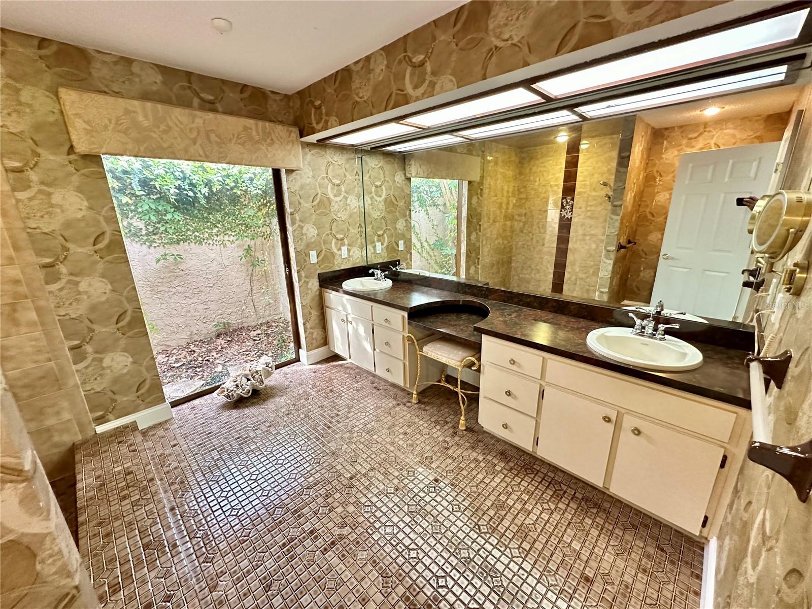 Image 21 of 68 For 10206 Lakeview Drive