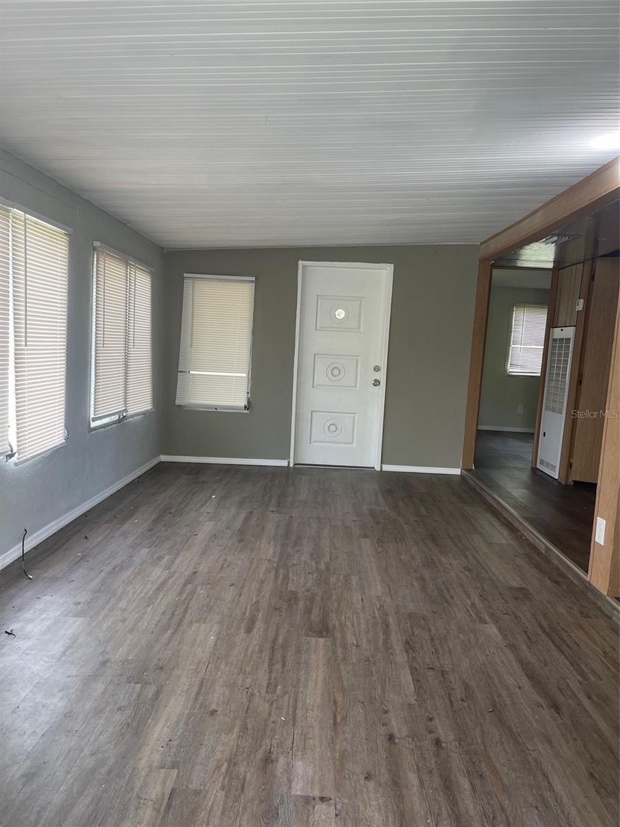 Image 11 of 12 For 4640 Charter Street