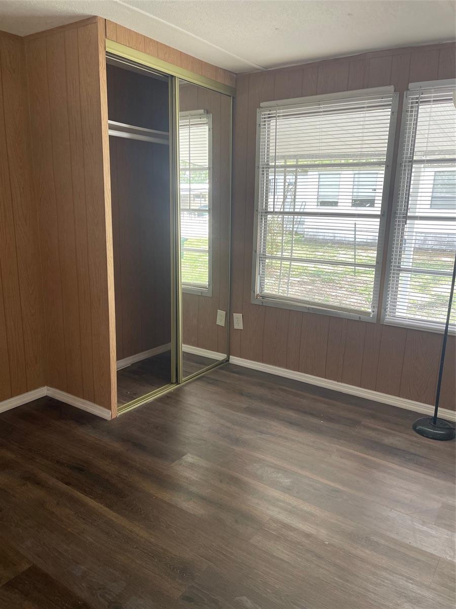 Image 8 of 12 For 4640 Charter Street