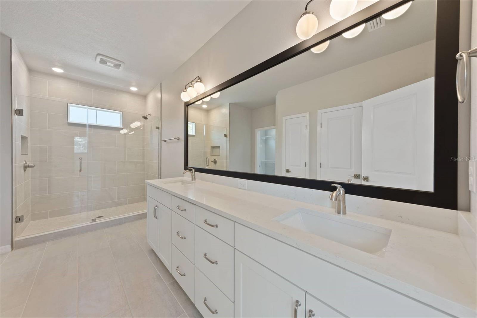 Listing photo id 12 for 5001 21st Avenue N