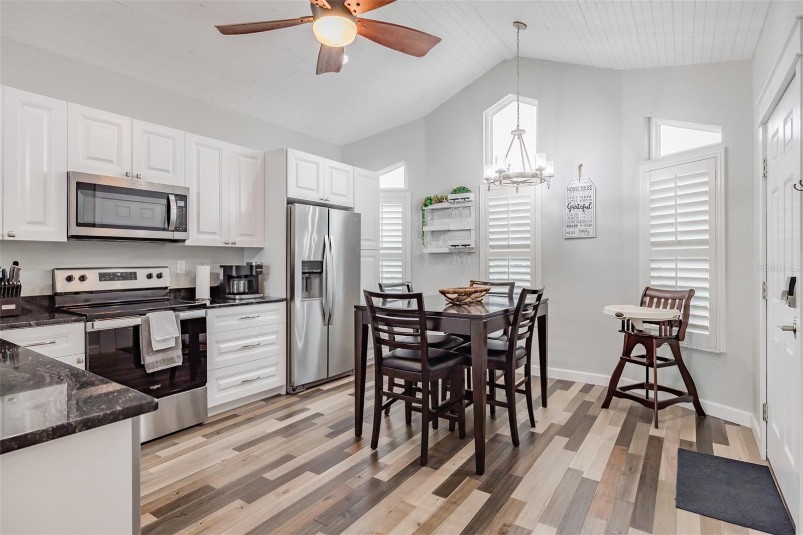 Listing photo id 13 for 4021 Casa Court