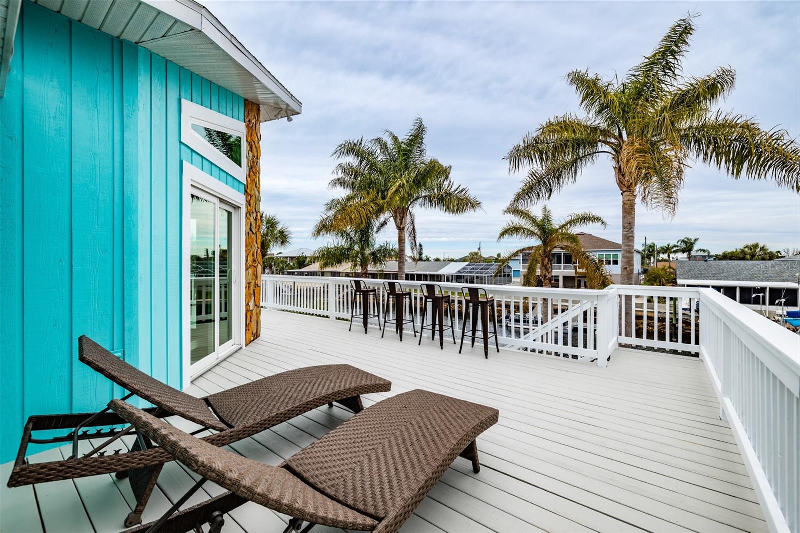 Listing photo id 1 for 4021 Casa Court
