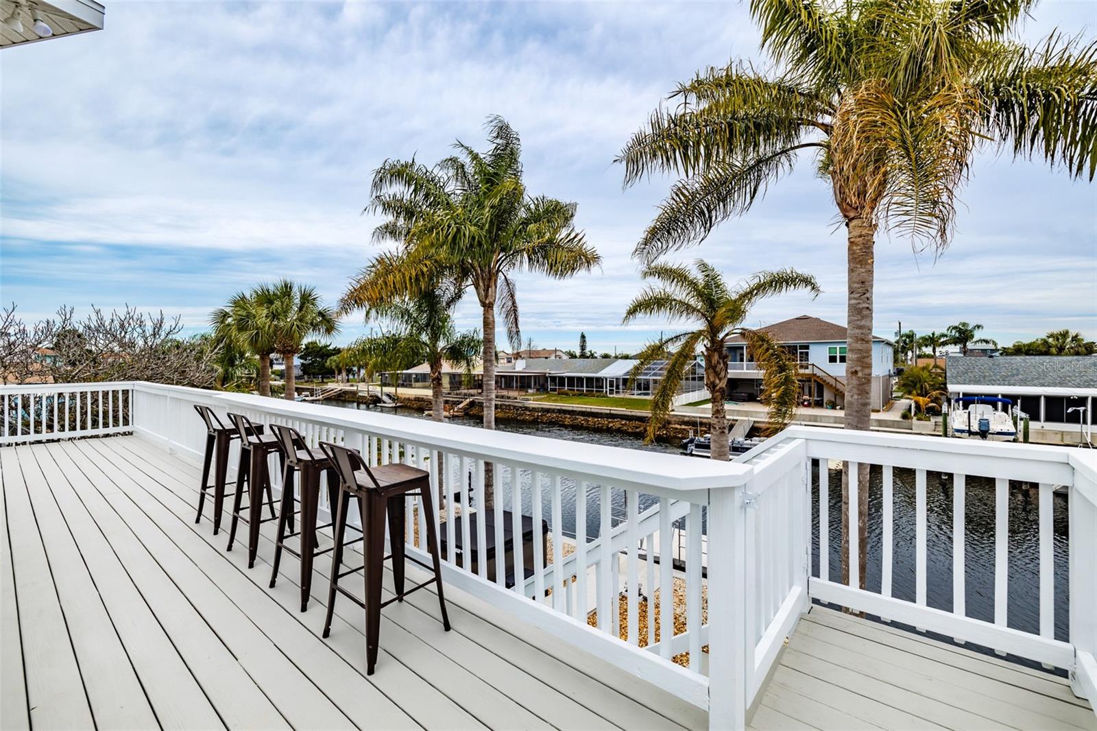 Listing photo id 4 for 4021 Casa Court
