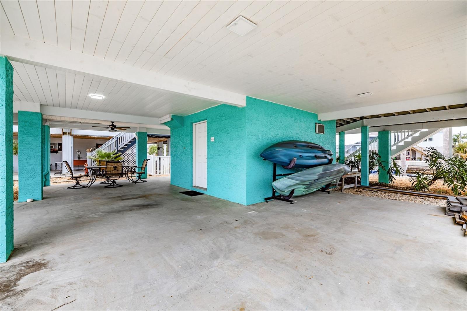 Listing photo id 7 for 4021 Casa Court