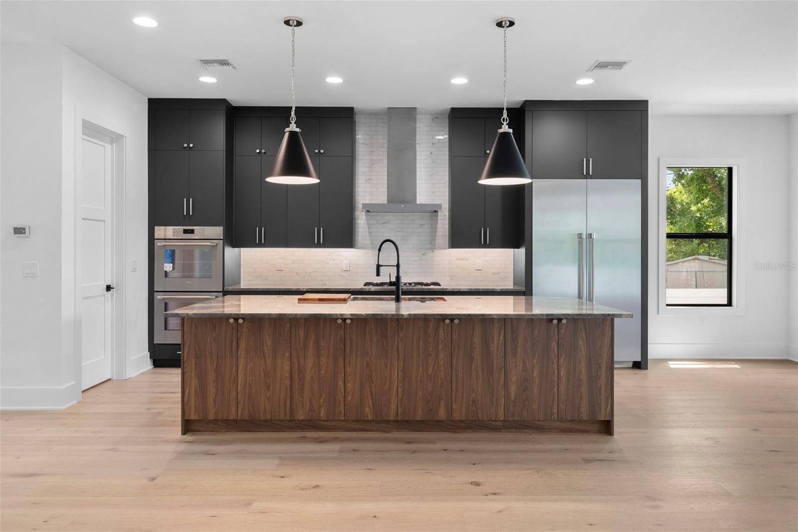 Image 11 of 51 For 4618 Kensington Avenue