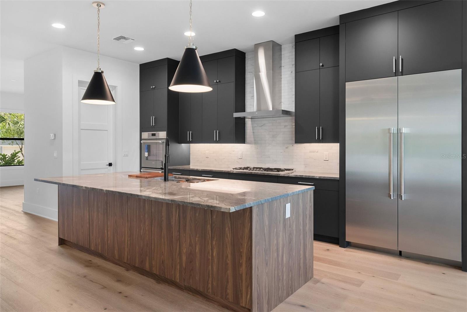 Image 12 of 51 For 4618 Kensington Avenue
