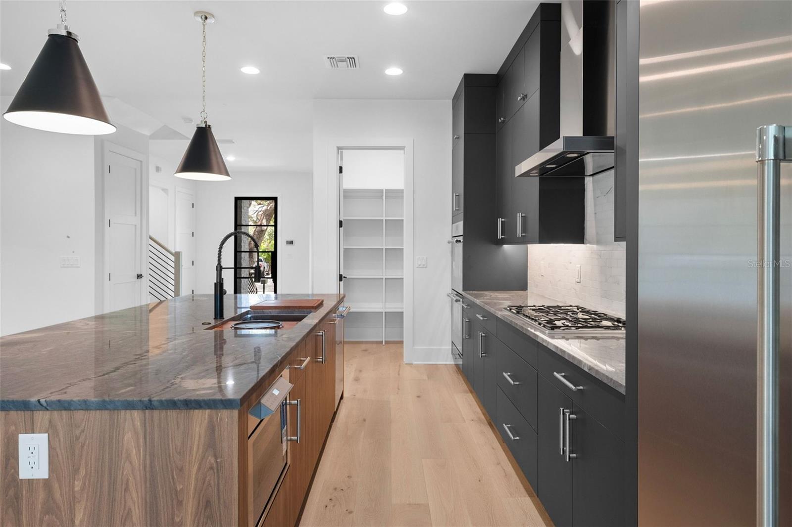 Image 14 of 51 For 4618 Kensington Avenue