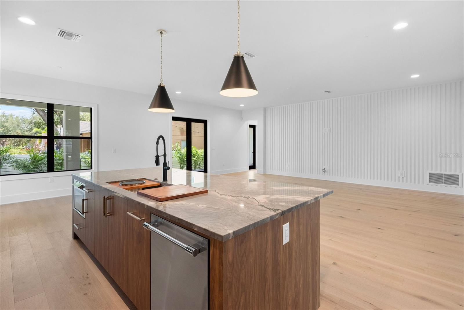 Image 15 of 51 For 4618 Kensington Avenue