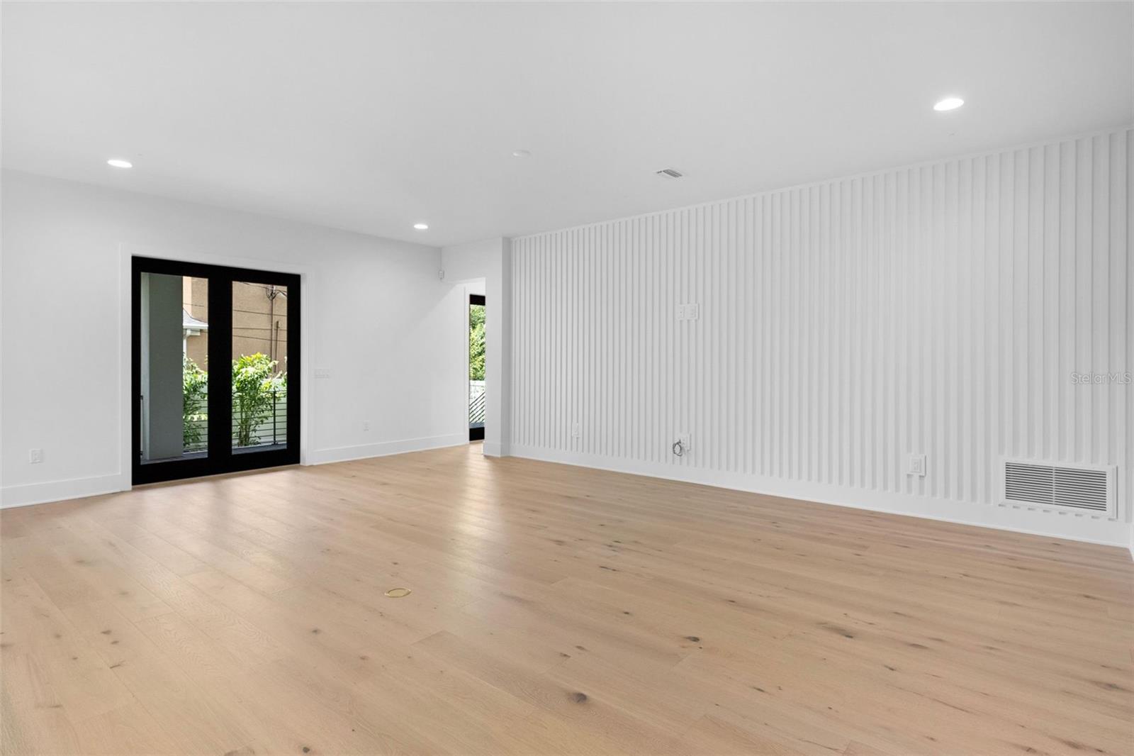 Image 16 of 51 For 4618 Kensington Avenue