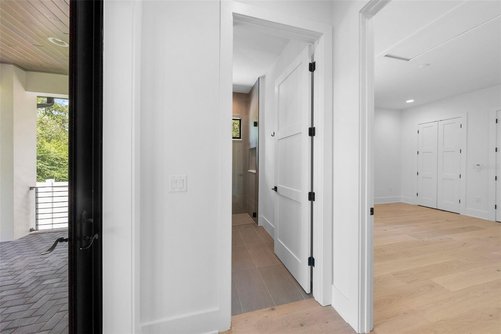 Image 19 of 51 For 4618 Kensington Avenue
