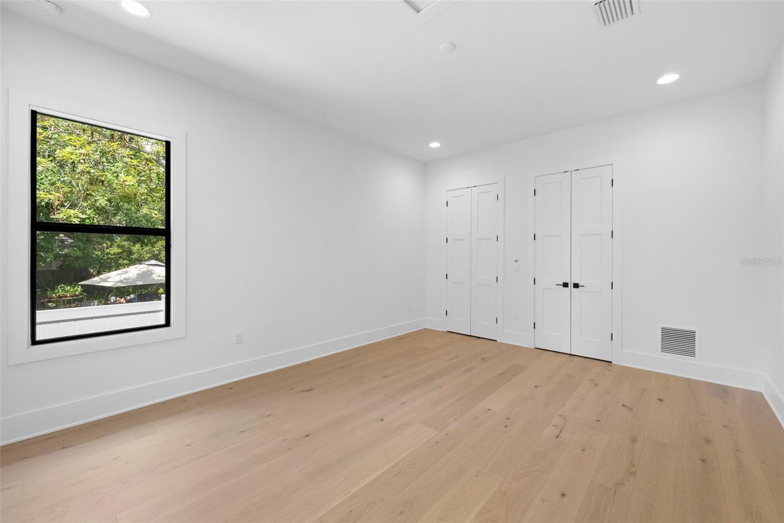 Image 21 of 51 For 4618 Kensington Avenue