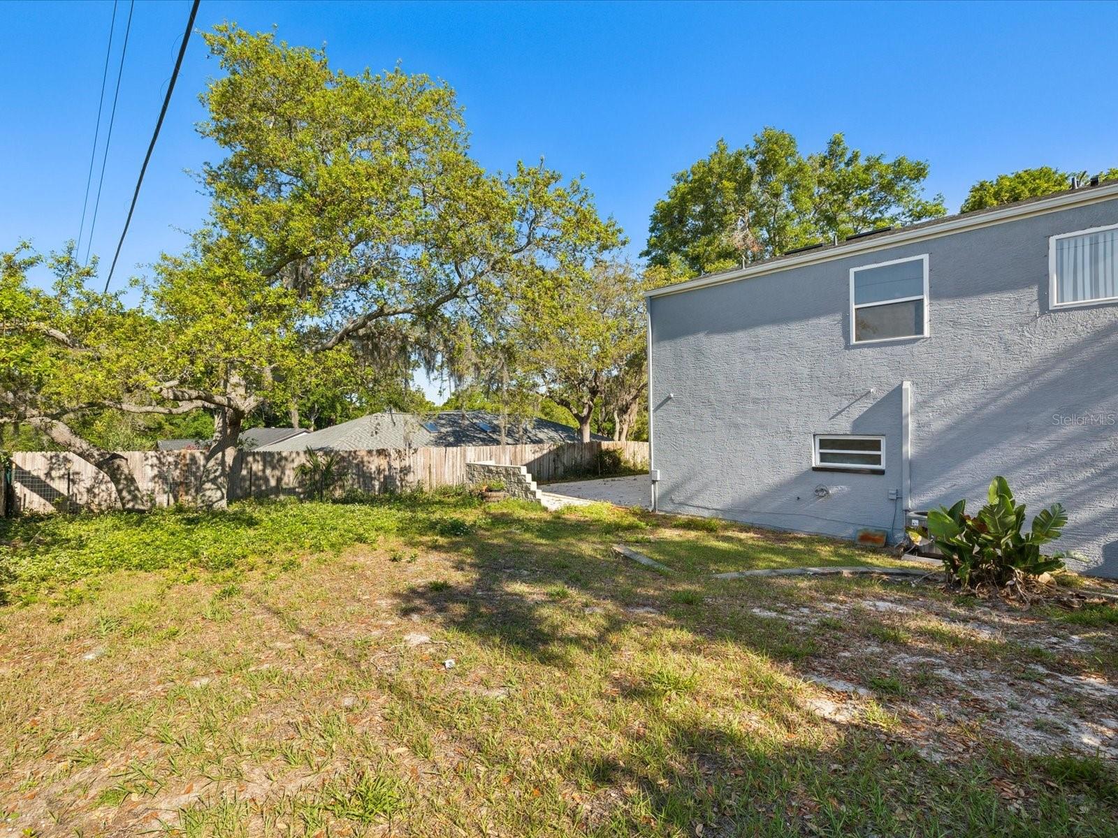 Image 41 of 44 For 2000 Brent Place