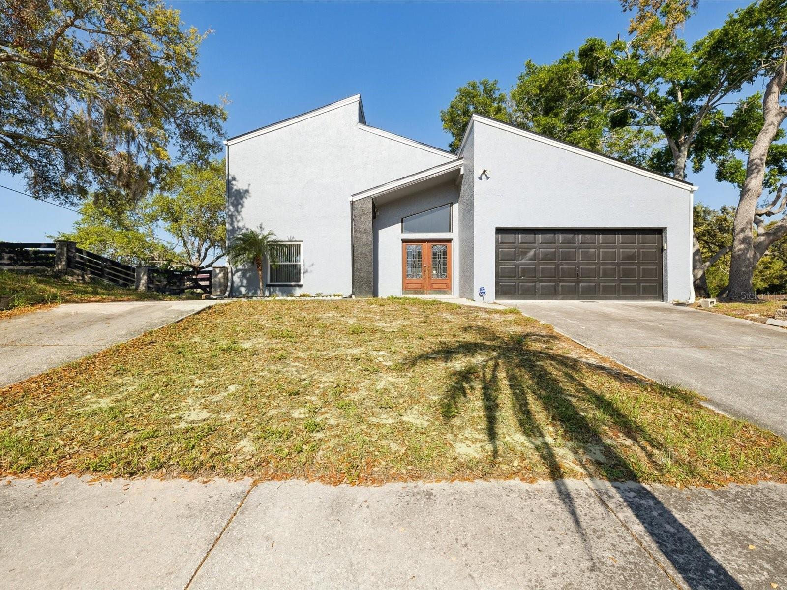 Image 42 of 44 For 2000 Brent Place