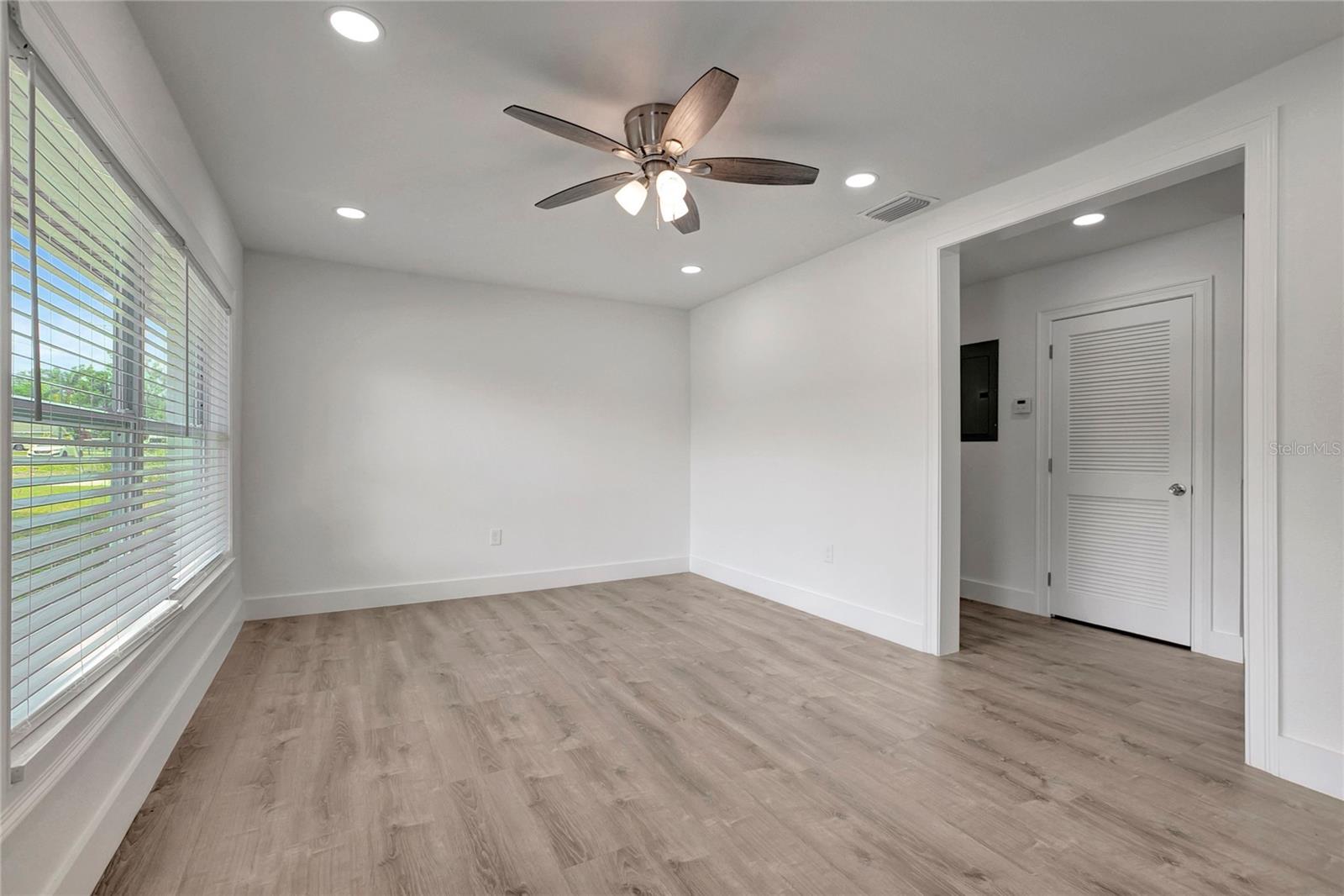 Image 5 of 24 For 6703 Boulevard