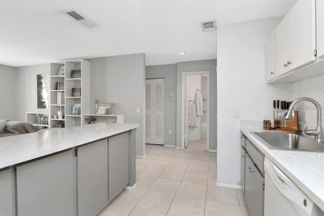 Listing photo id 10 for 9481 Highland Oak Drive 313