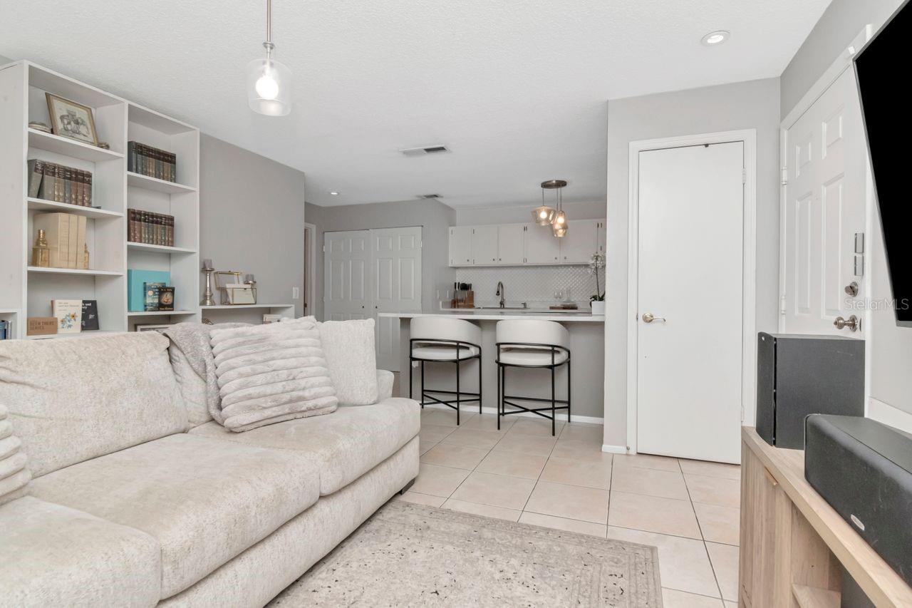 Listing photo id 2 for 9481 Highland Oak Drive 313