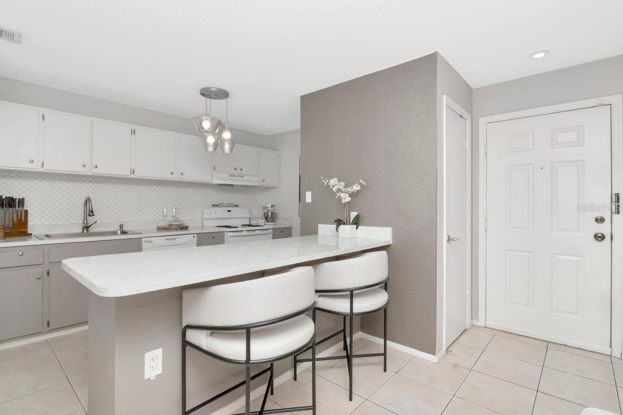 Listing photo id 4 for 9481 Highland Oak Drive 313
