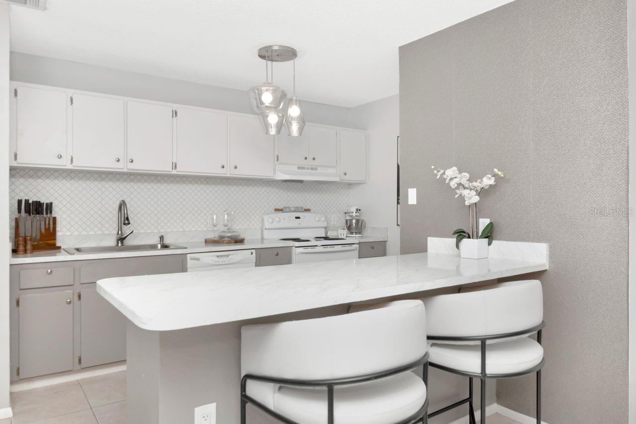 Listing photo id 5 for 9481 Highland Oak Drive 313