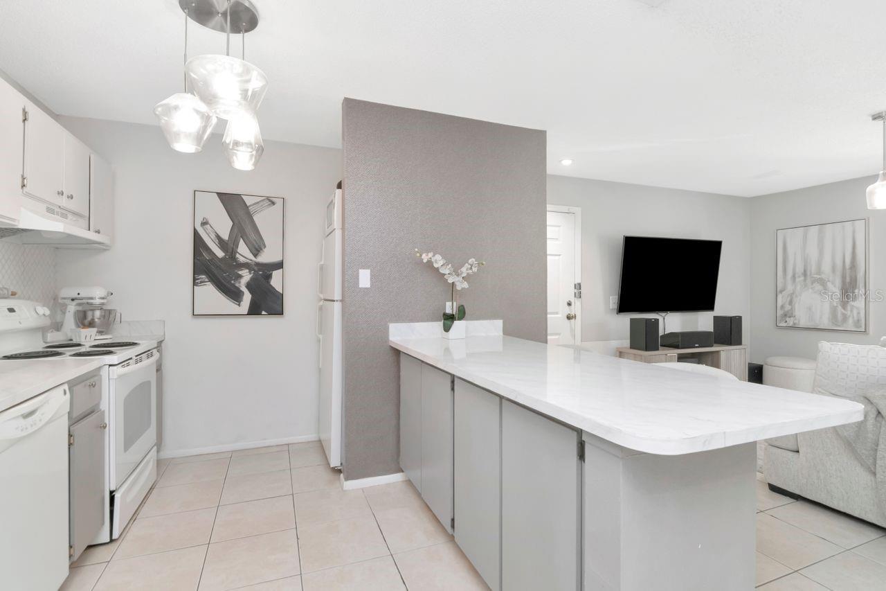 Listing photo id 7 for 9481 Highland Oak Drive 313