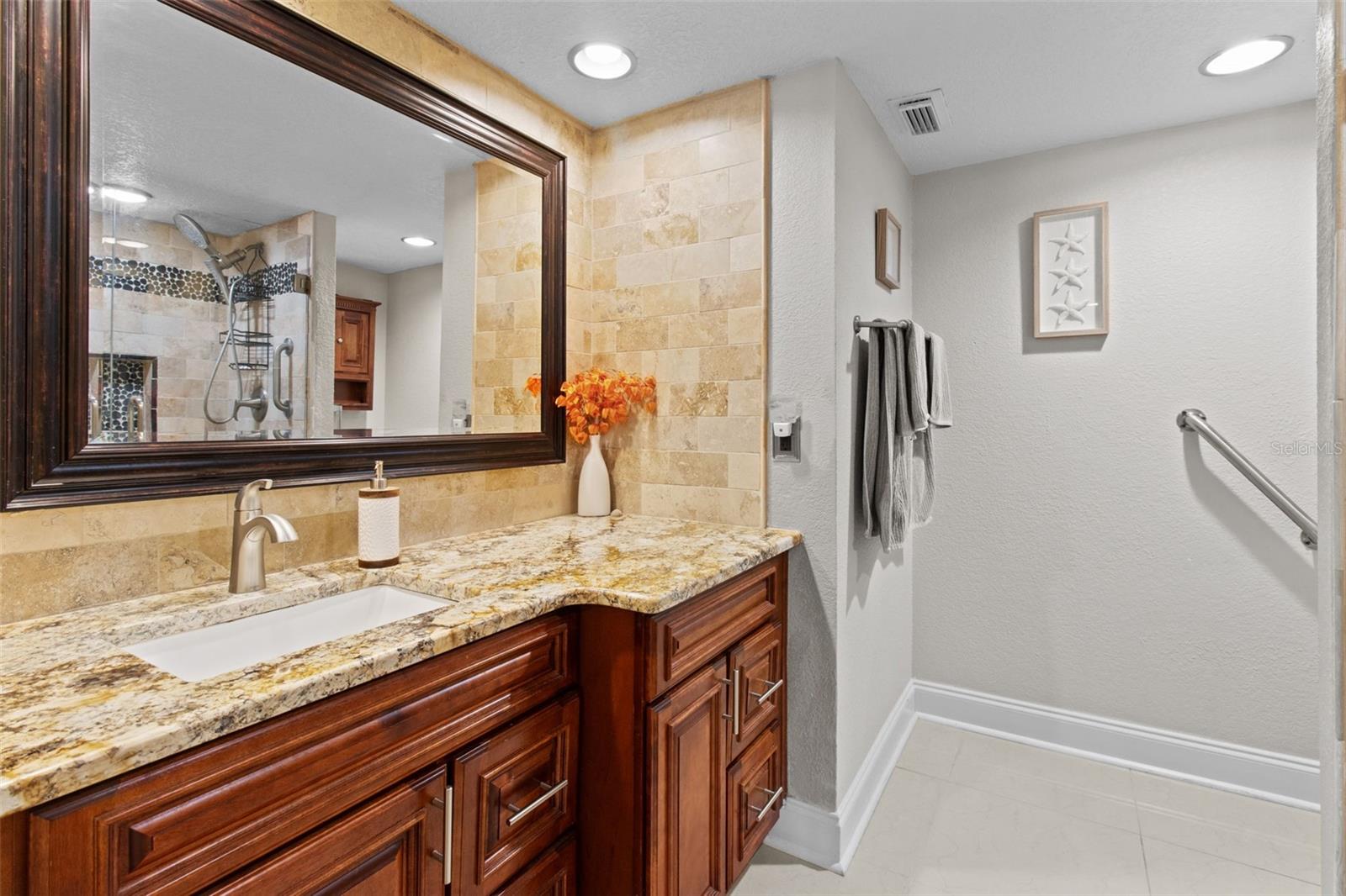 Image 12 of 24 For 220 Belleview Boulevard 104