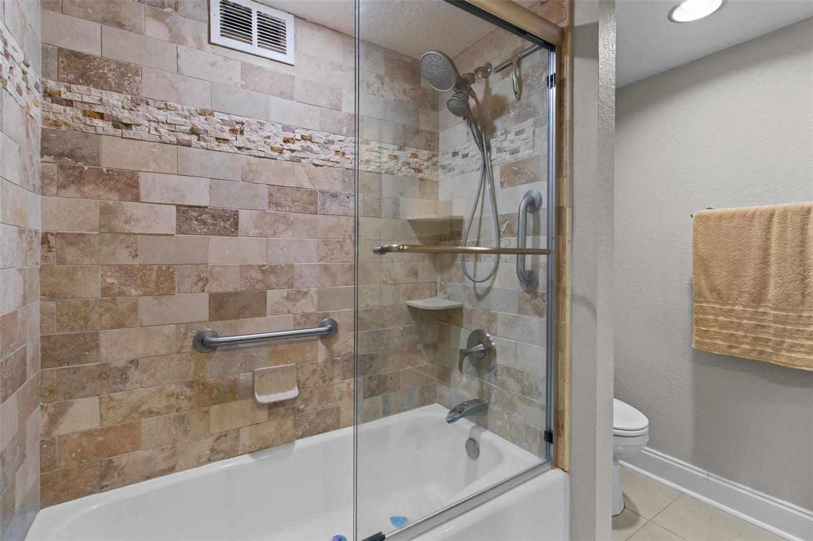 Image 8 of 24 For 220 Belleview Boulevard 104
