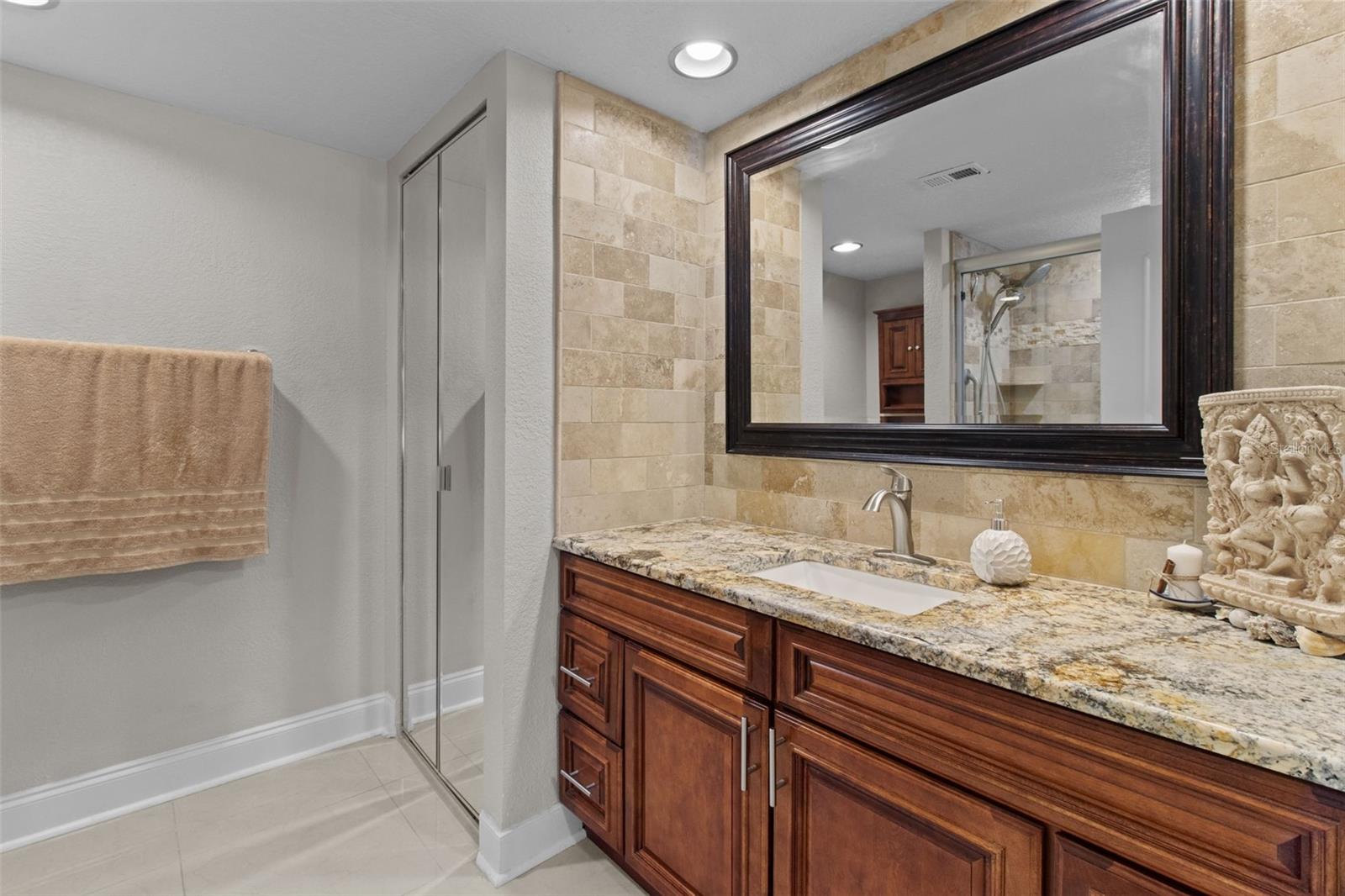 Image 9 of 24 For 220 Belleview Boulevard 104