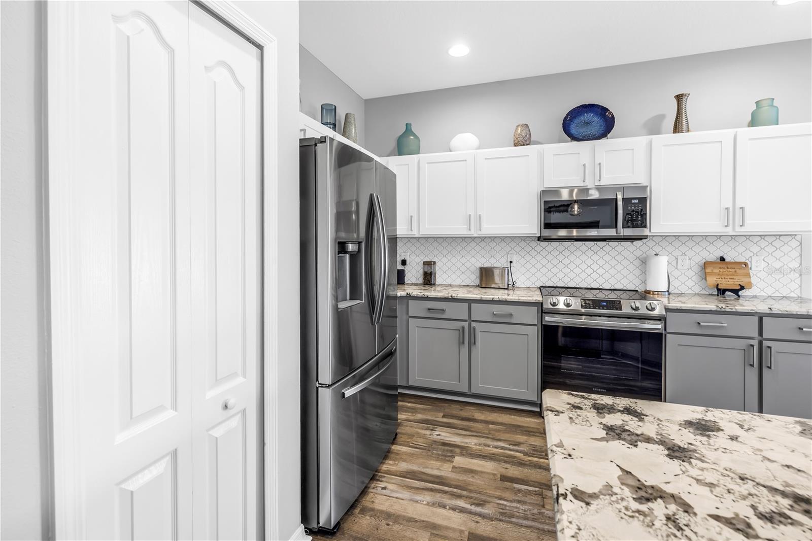 Image 10 of 66 For 511 York Dale Drive