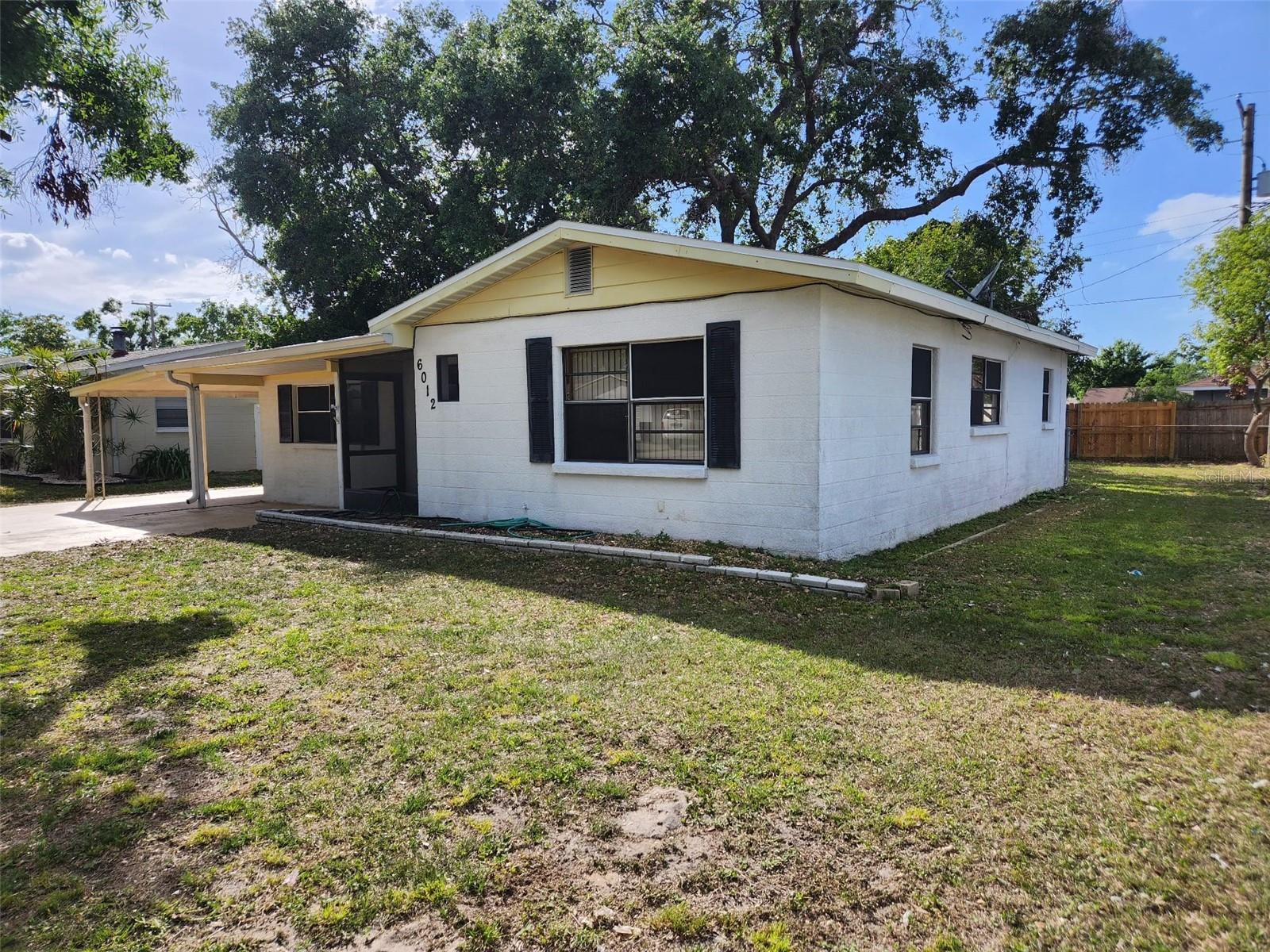 Listing photo id 0 for 6012 Frond Way