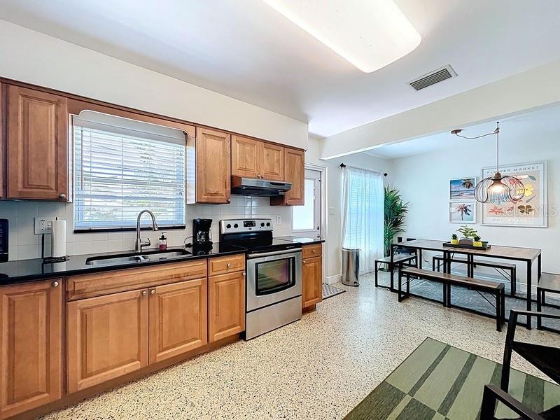 Image 7 of 24 For 9948 51st Avenue N