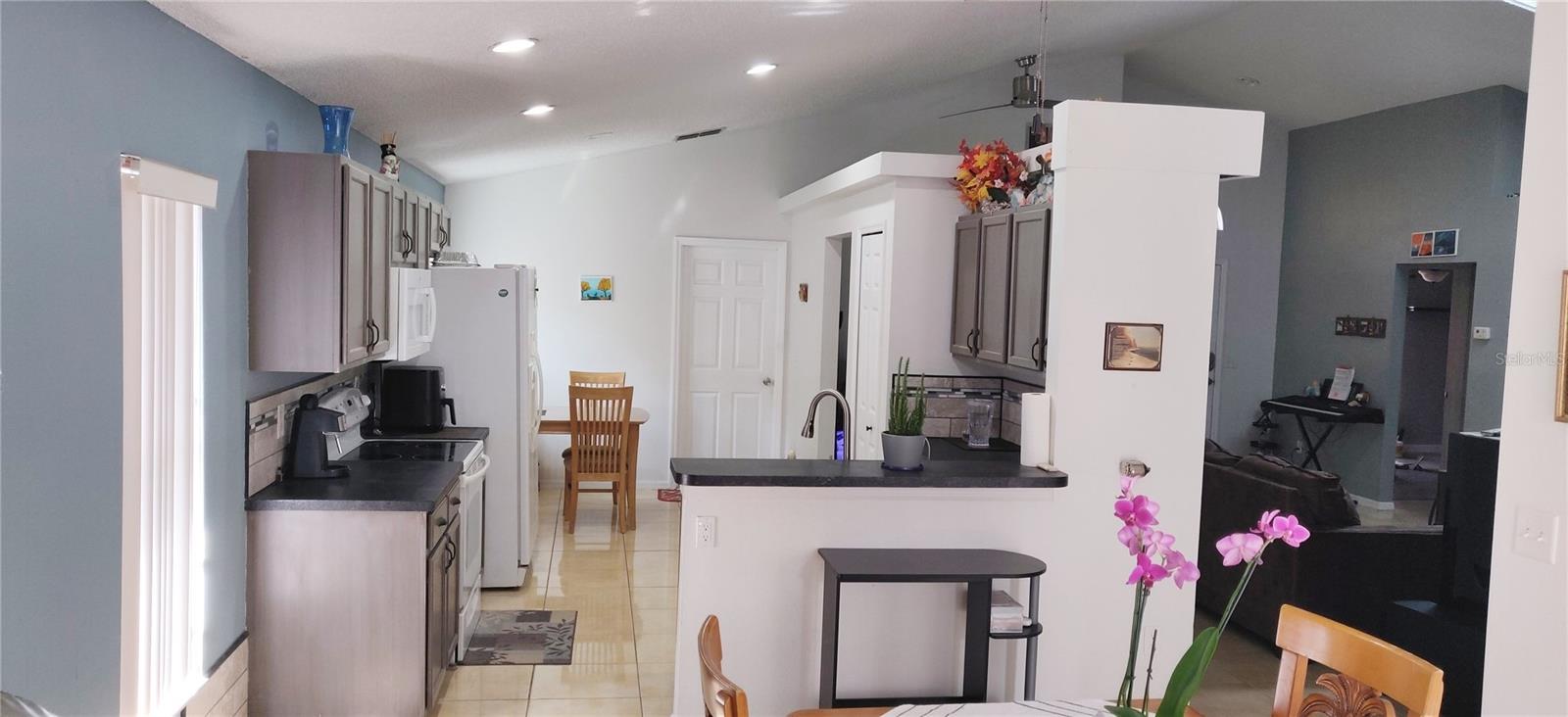 Image 3 of 44 For 210 Cheshire Way