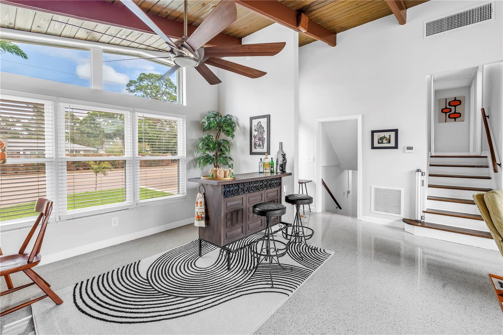 Listing photo id 8 for 6630 Gulfport Boulevard S