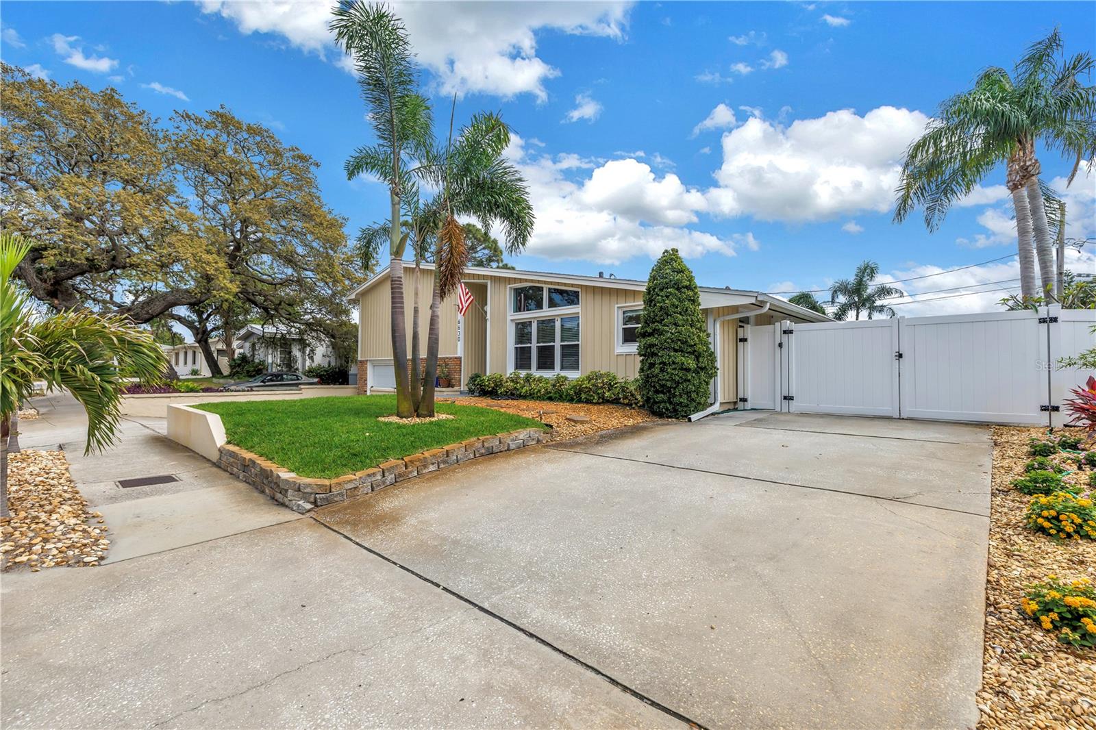 Listing photo id 0 for 6630 Gulfport Boulevard S