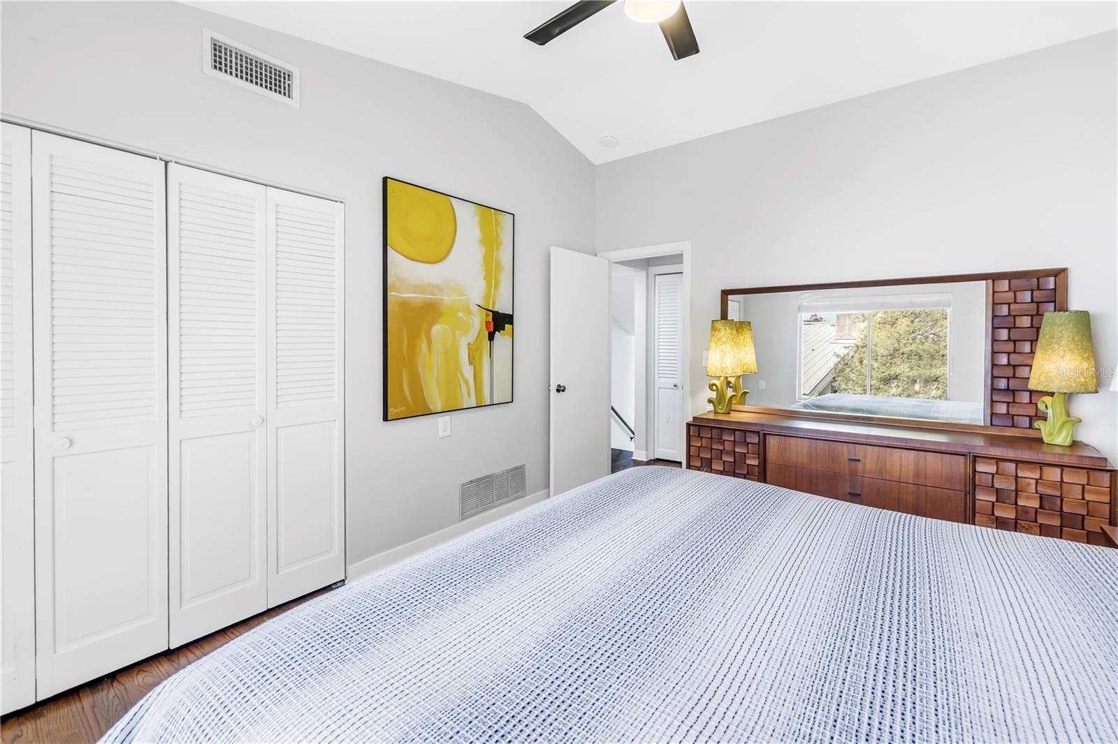 Listing photo id 26 for 6630 Gulfport Boulevard S
