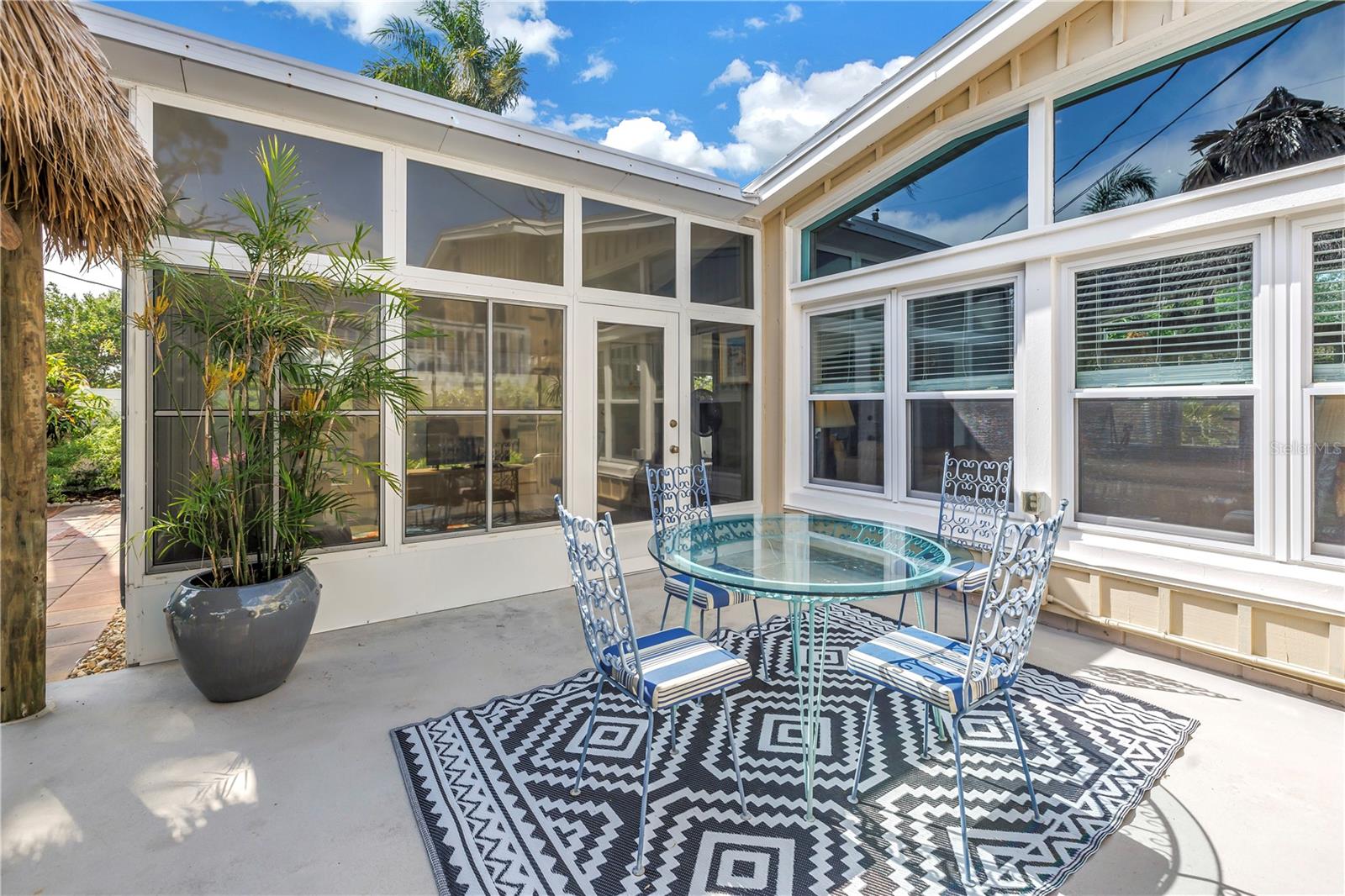 Listing photo id 37 for 6630 Gulfport Boulevard S