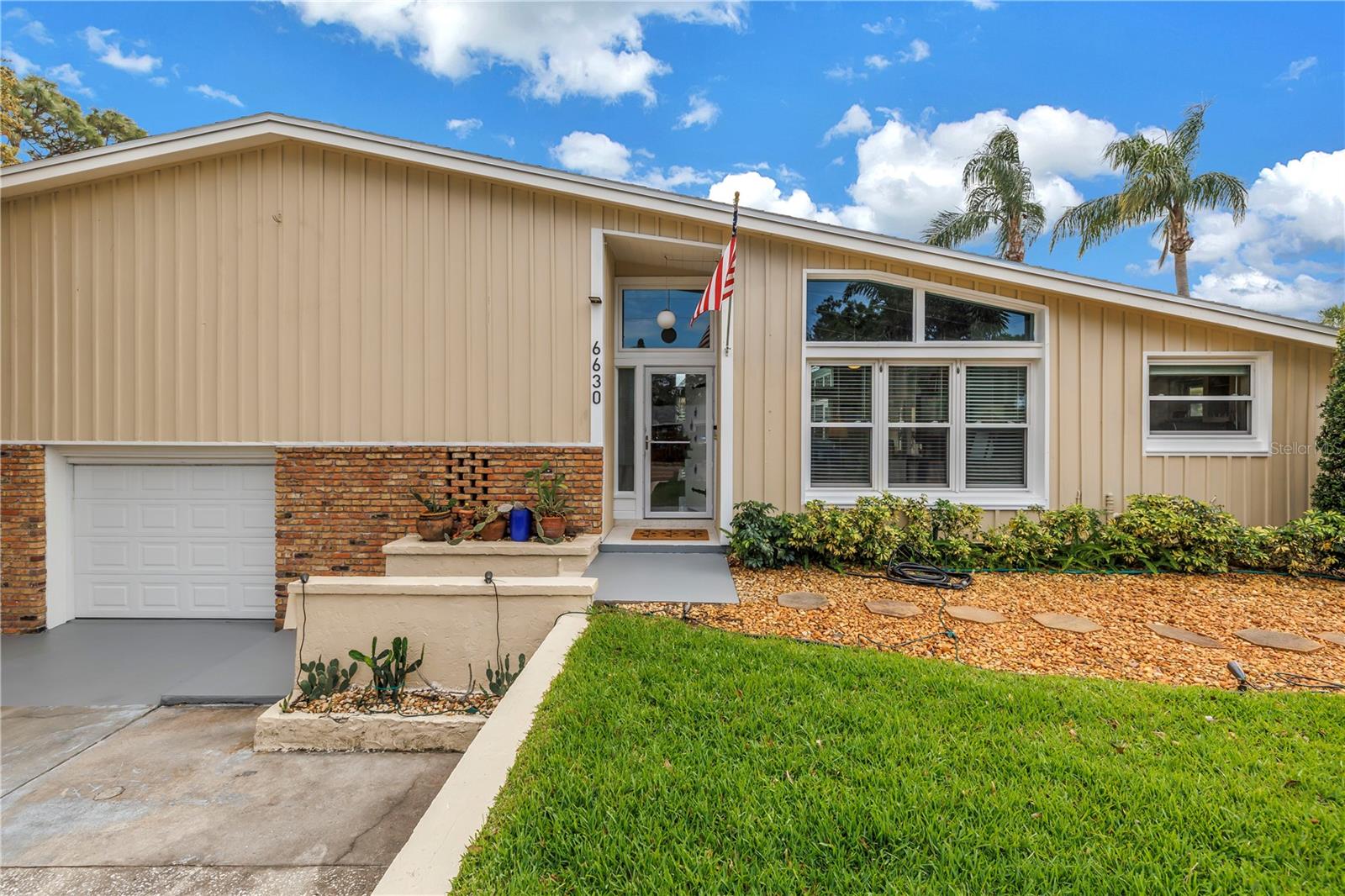 Listing photo id 2 for 6630 Gulfport Boulevard S