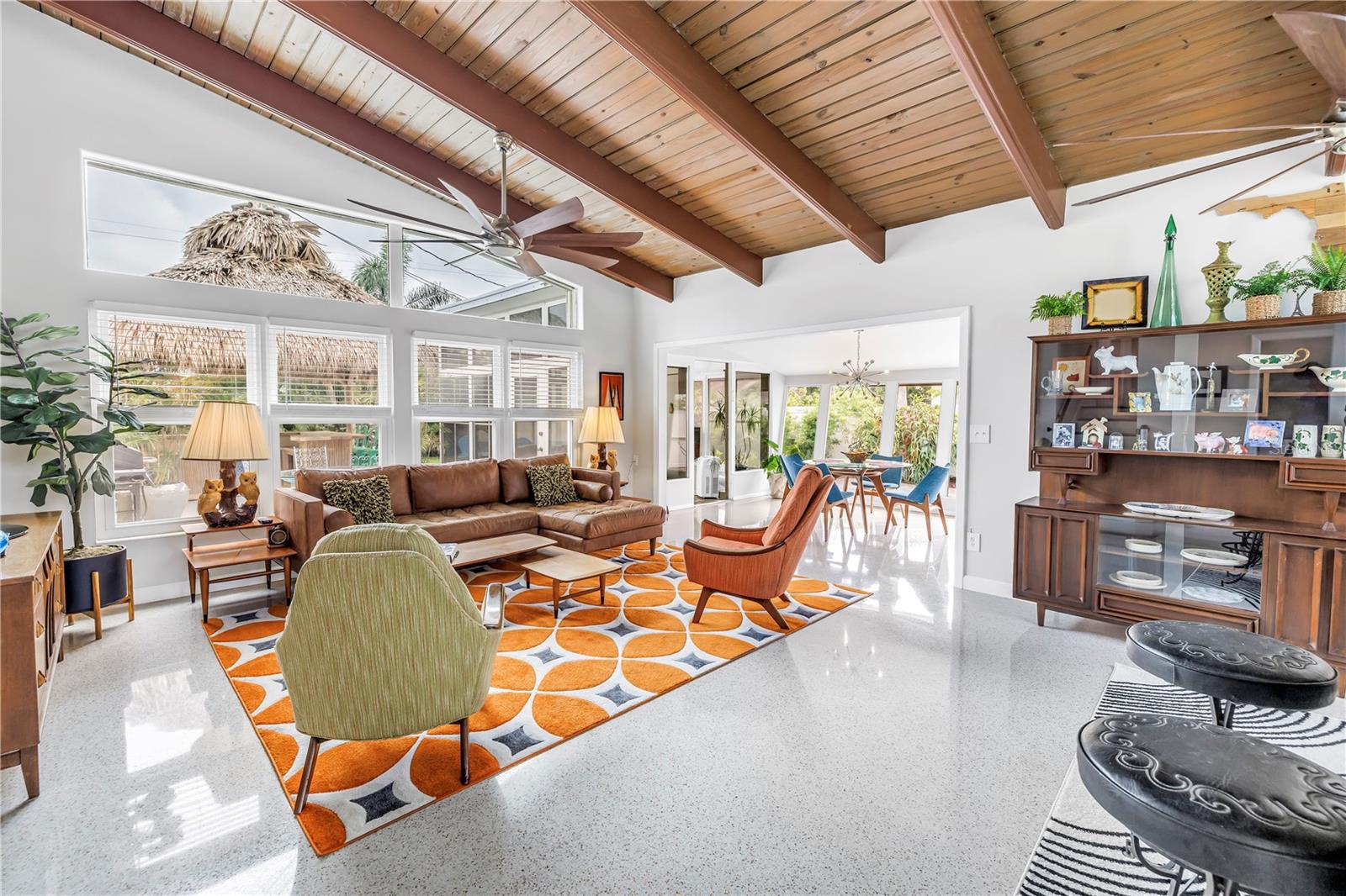 Listing photo id 3 for 6630 Gulfport Boulevard S