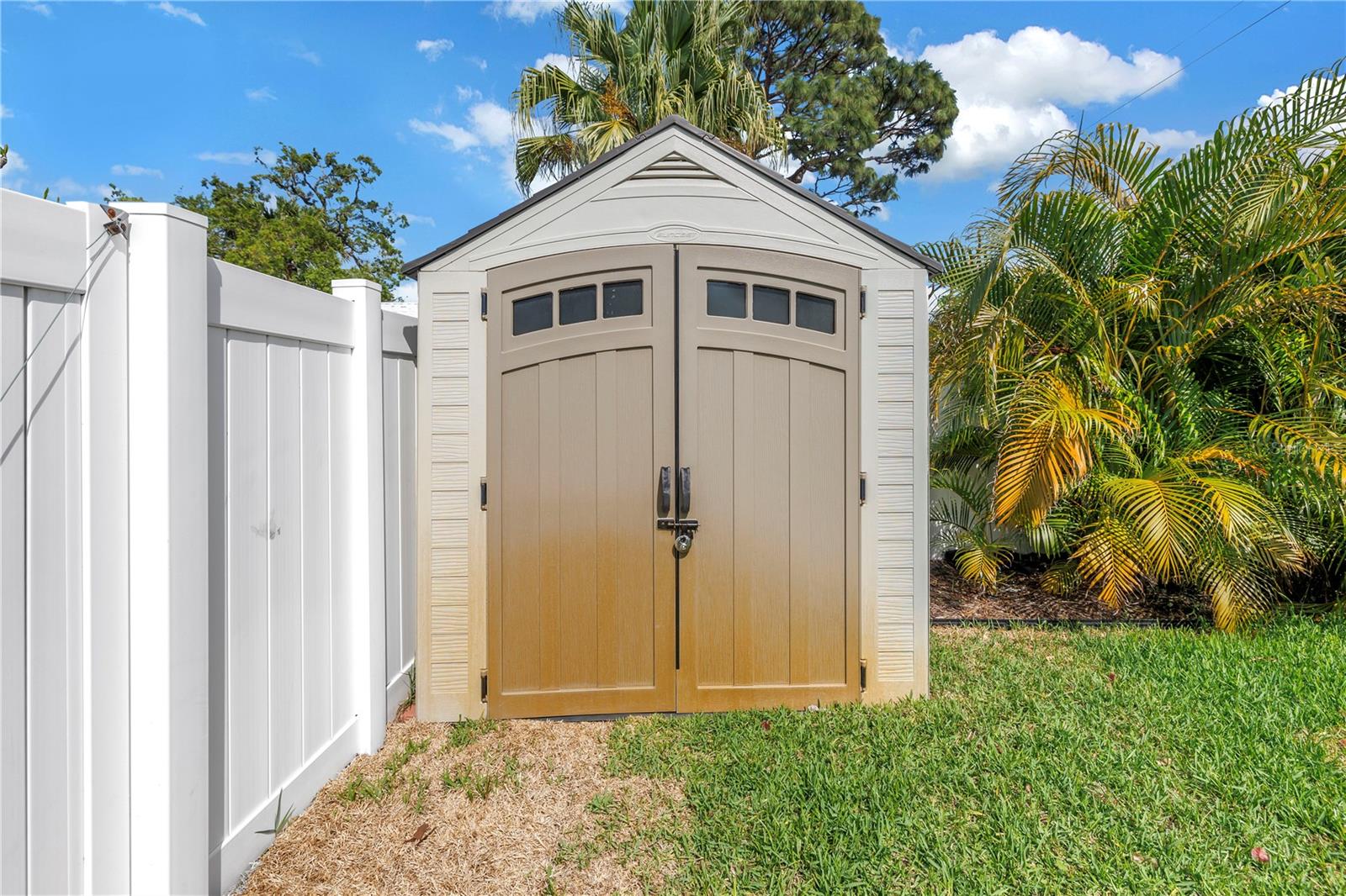 Listing photo id 52 for 6630 Gulfport Boulevard S