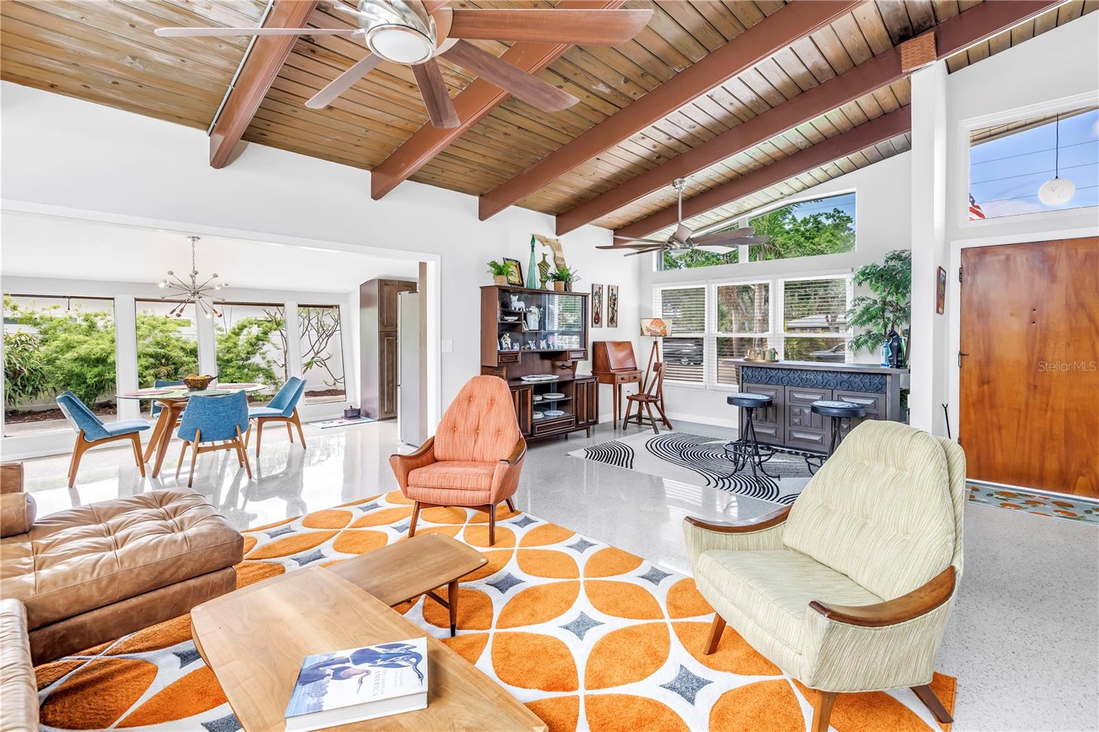 Listing photo id 5 for 6630 Gulfport Boulevard S