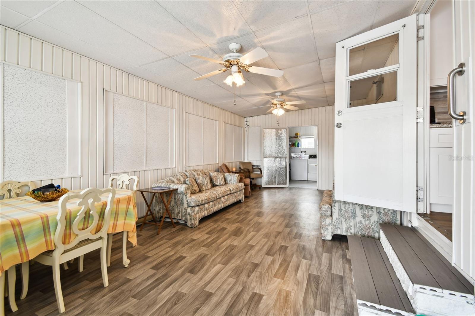 Image 13 of 84 For 12651 Seminole Boulevard 1i