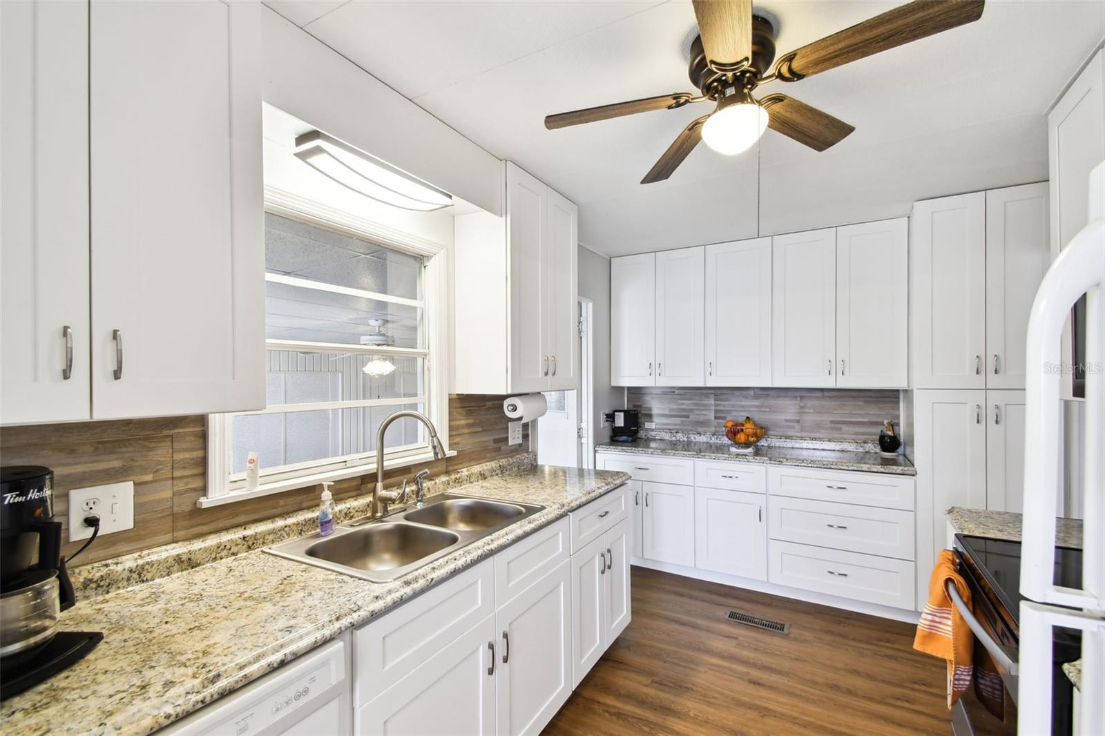 Image 16 of 84 For 12651 Seminole Boulevard 1i