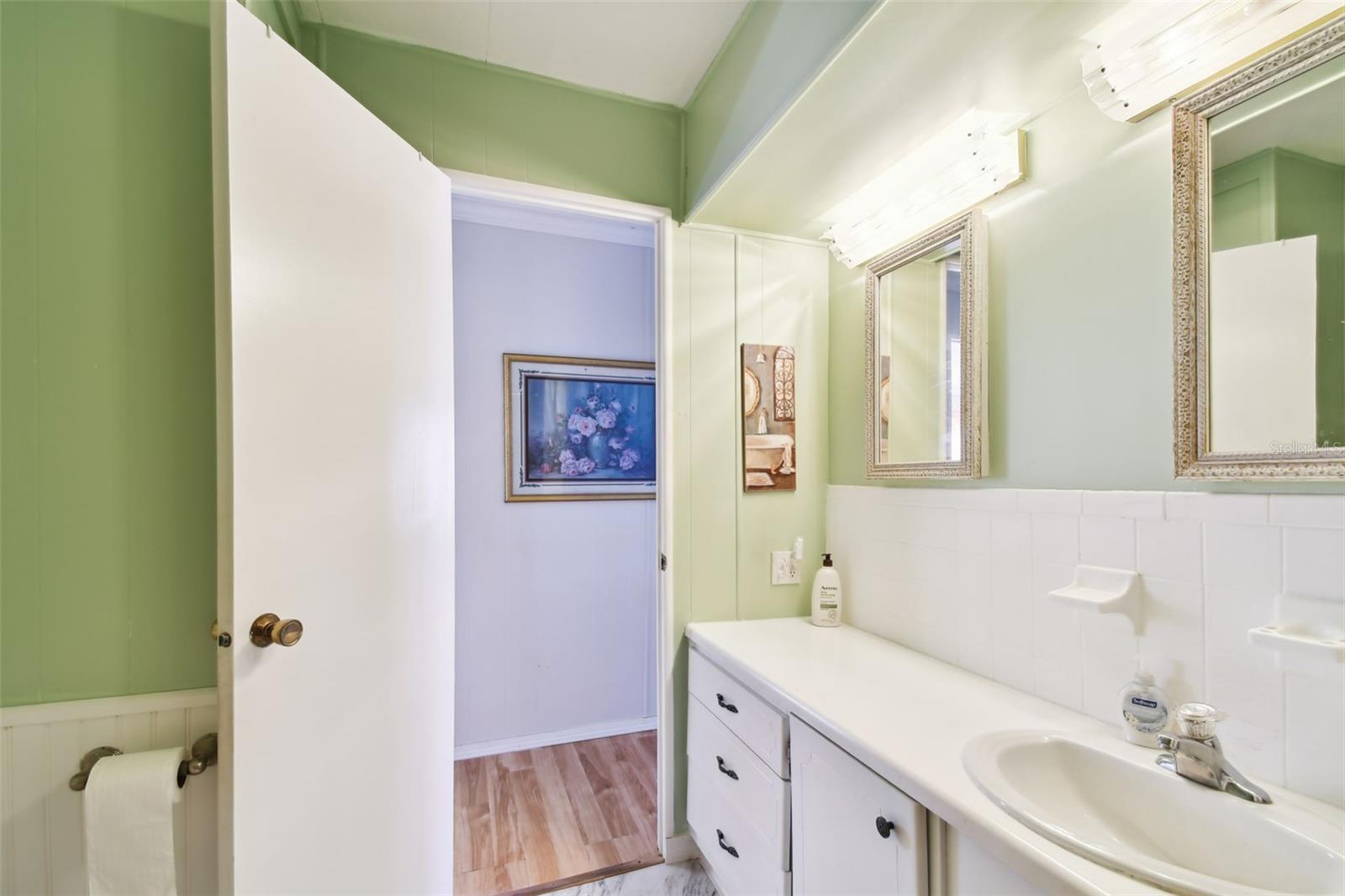 Image 37 of 84 For 12651 Seminole Boulevard 1i