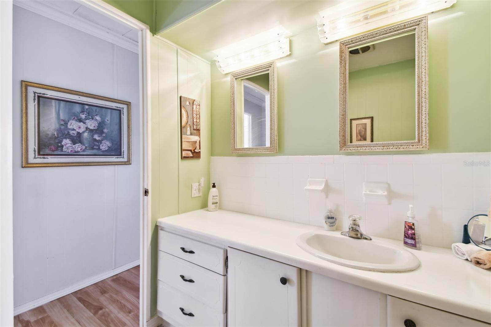 Image 38 of 84 For 12651 Seminole Boulevard 1i
