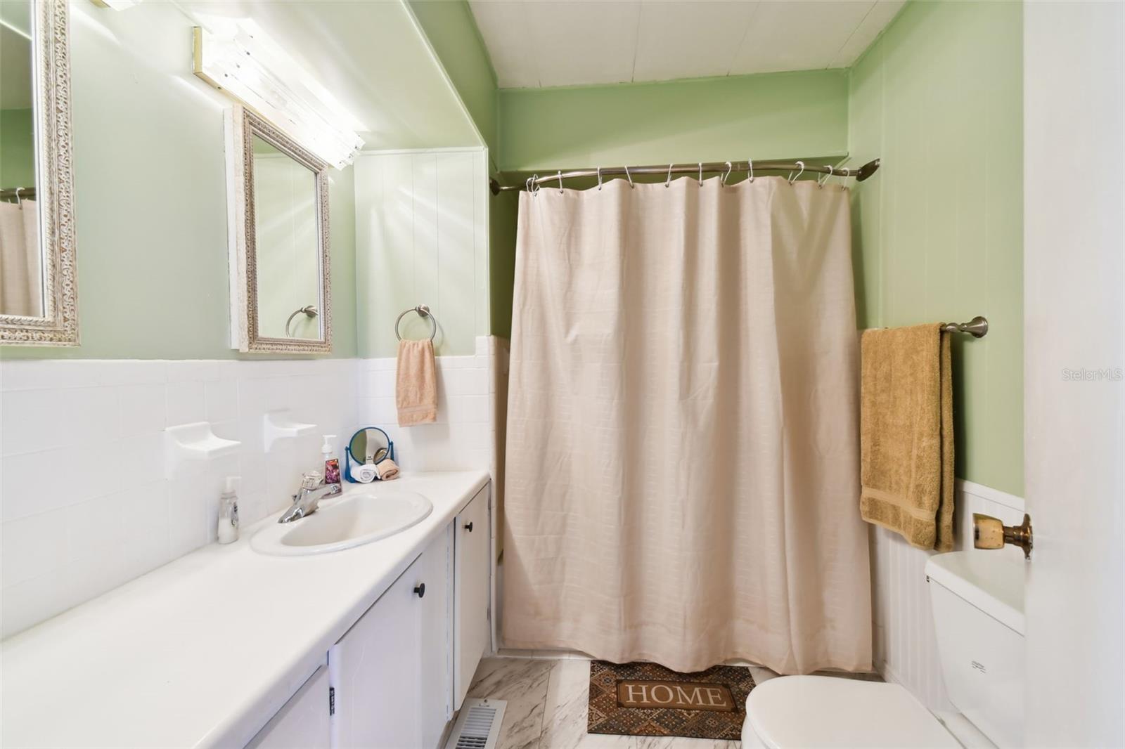 Image 39 of 84 For 12651 Seminole Boulevard 1i